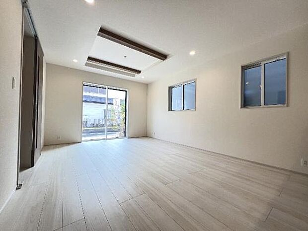 リビングダイニングになります。ご家族そろっての素敵な空間になりそうですね。