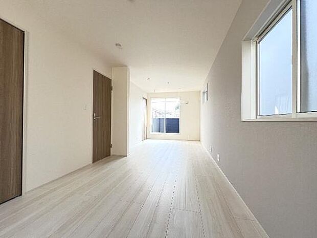 明るい広々とした主寝室でご家族ゆっくりお休みになれますね。