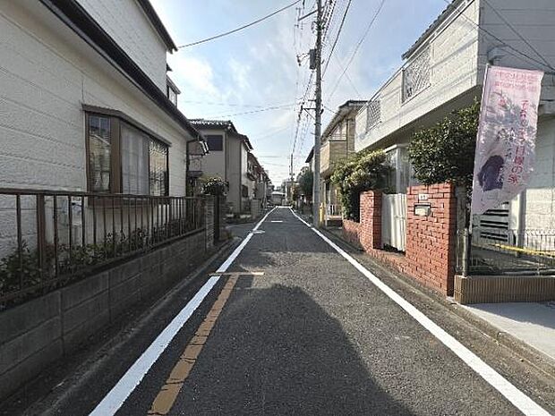 前面道路を含めた現地写真です。