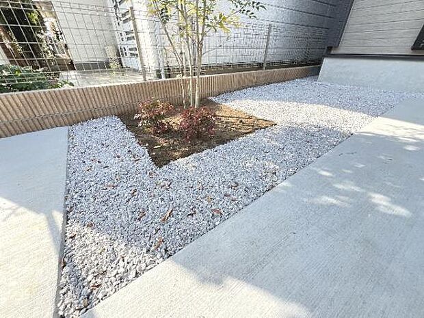 お庭スペースは、ガーデニングやお子様との外遊びなど多彩な用途でお楽しみいただけます。