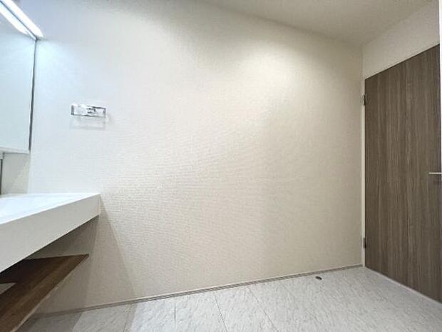 快適で清潔感がある脱衣スペースです。