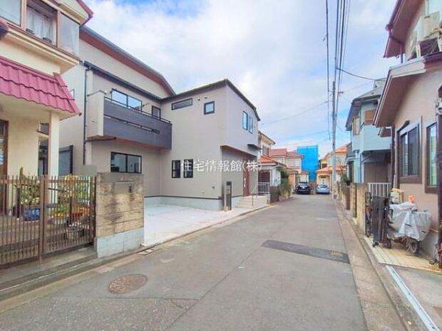 前面道路を含めた現地写真です。