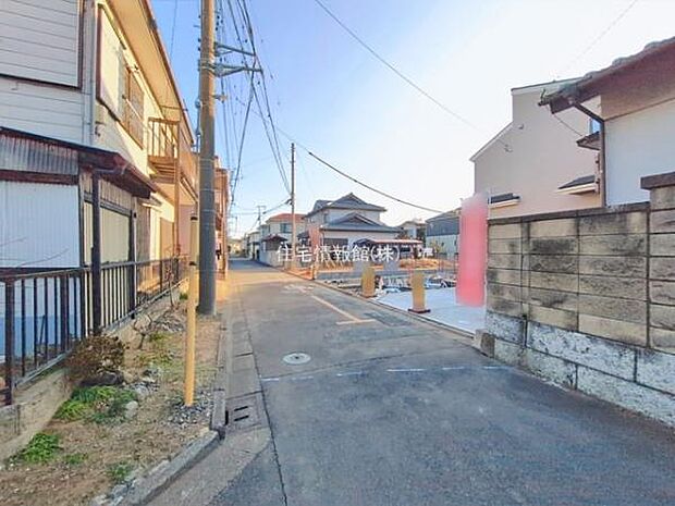 前面道路を含めた現地写真です。