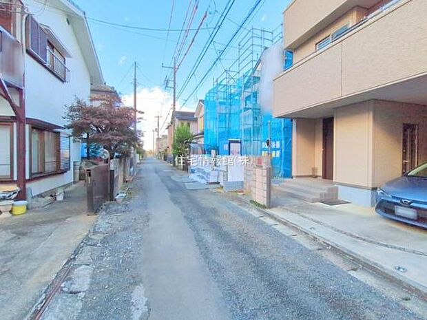 前面道路を含めた現地写真です。