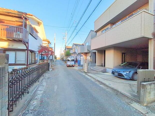 前面道路を含めた現地写真です。