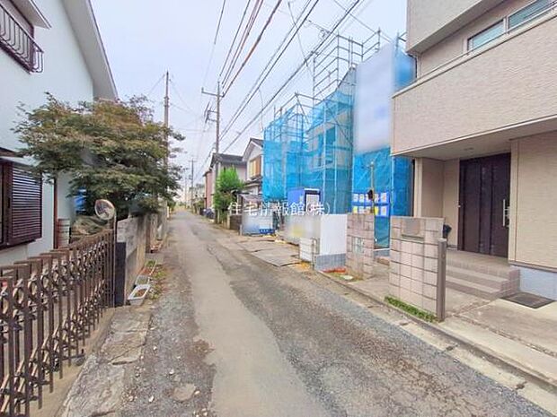 前面道路を含めた現地写真です。