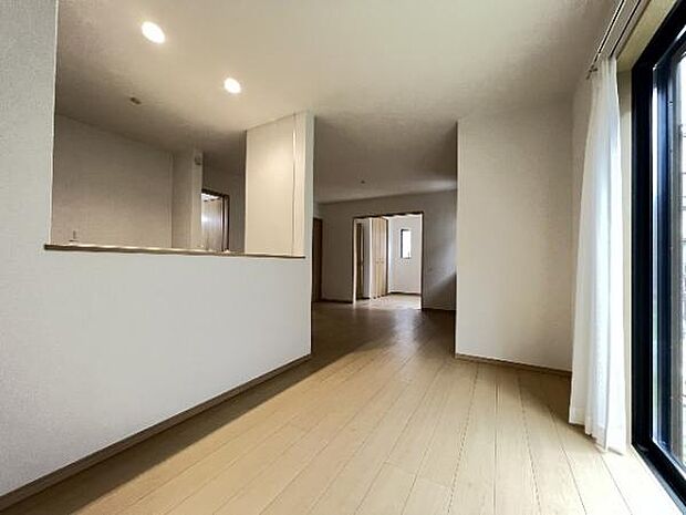 暖かな日差しが差し込むリビングダイニングです。