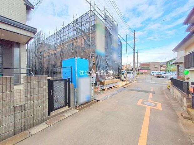 前面道路を含めた現地写真です。