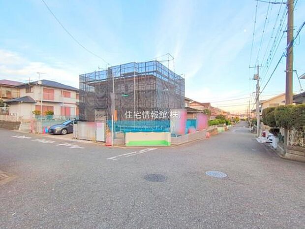 前面道路を含めた現地写真です。