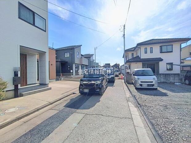 前面道路を含めた現地写真です。