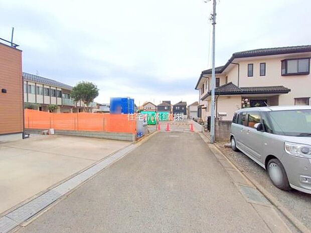 前面道路を含めた現地写真です。