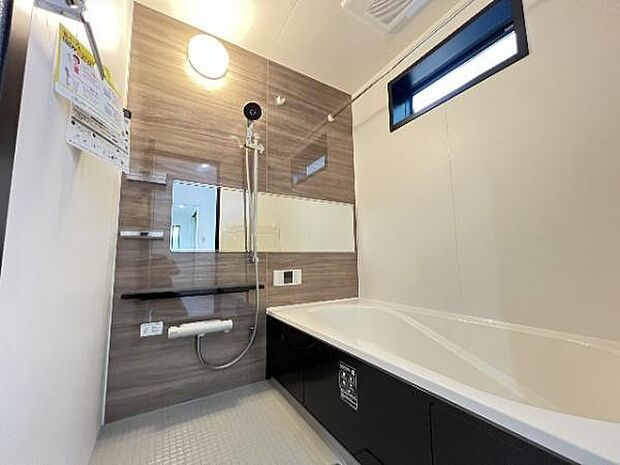 スタイリッシュな浴室で1日の疲れをゆったり癒されるのもいいですね。