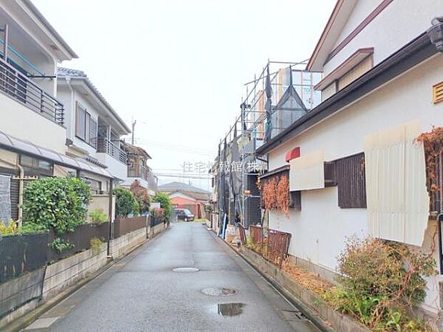 前面道路を含めた現地写真です。