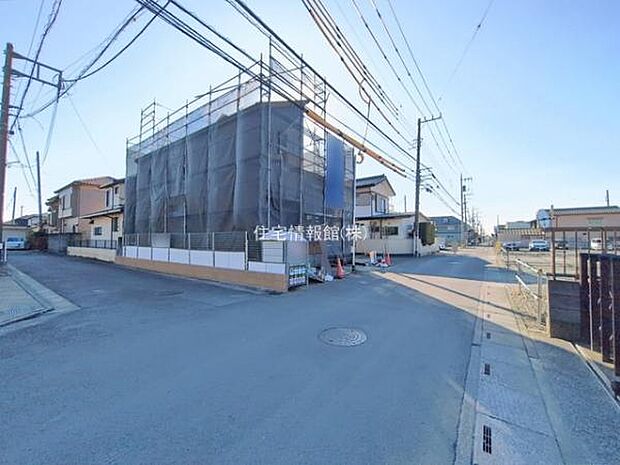 前面道路を含めた現地写真です。