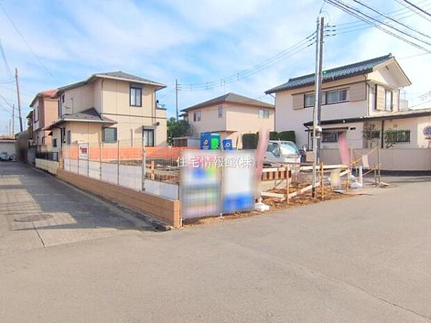 前面道路を含めた現地写真です。