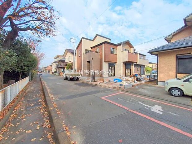 前面道路を含めた現地写真です。