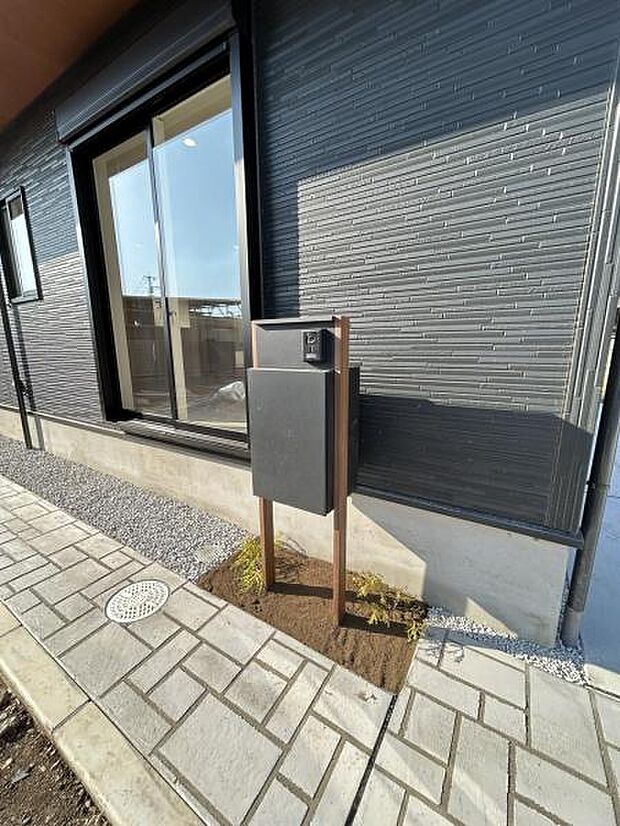 宅配ボックス付きの門柱のため、不在時の荷物の受け取りがとても便利です。