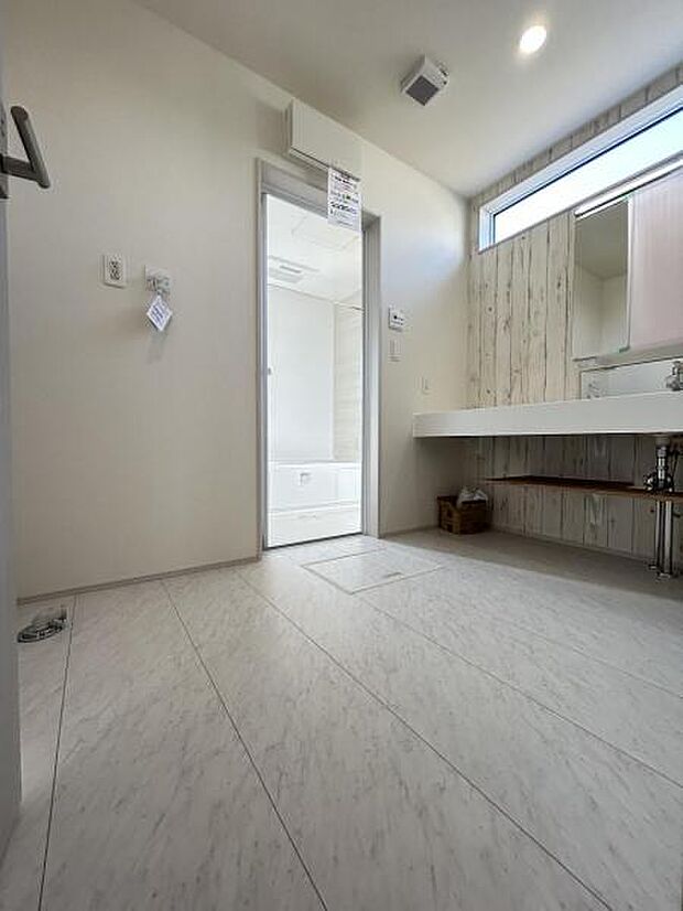 お天気を気にせずお洗濯ができ、室内干し可能です。