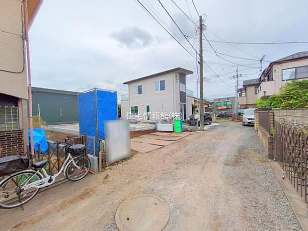 前面道路を含めた現地写真です。