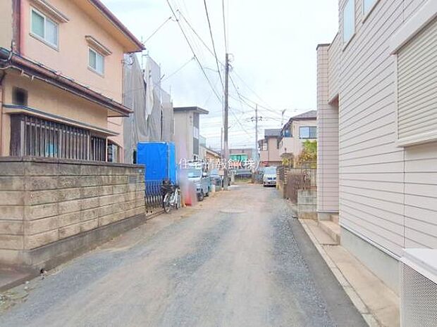 前面道路を含めた現地写真です。