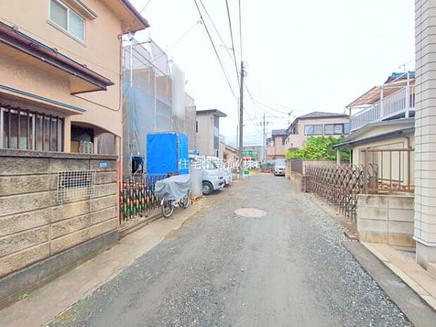 前面道路を含めた現地写真です。