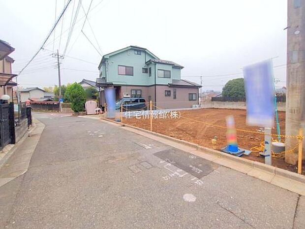 前面道路を含めた現地写真です。