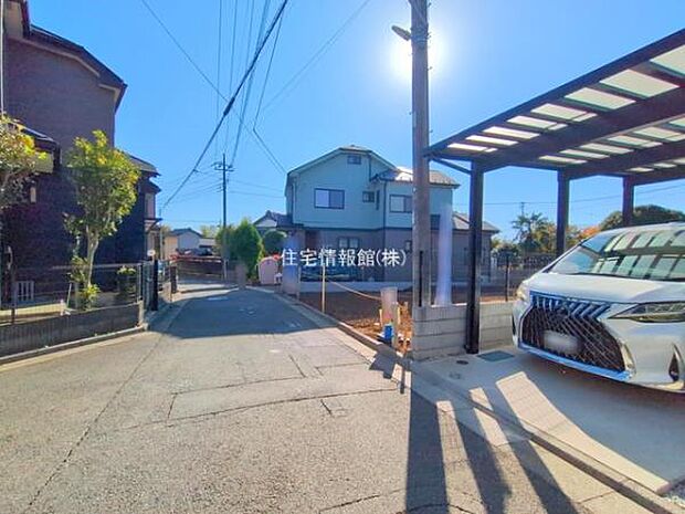 前面道路を含めた現地写真です。