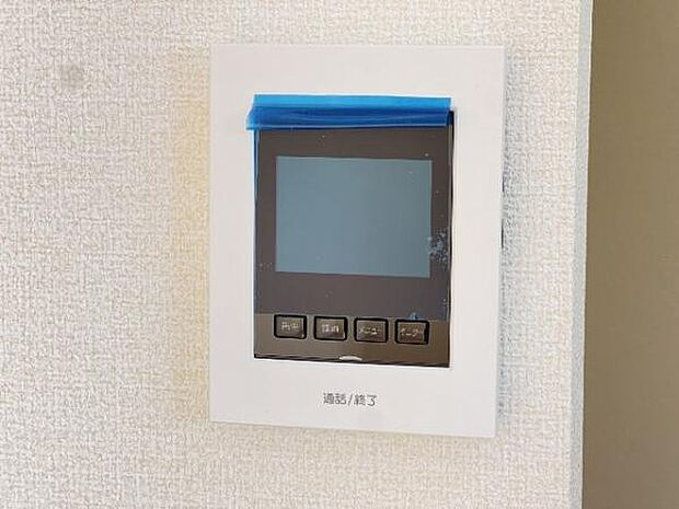 訪問者が一目で分かるTVモニタ付きインターフォンを装備した心強さも魅力なお住まいです。