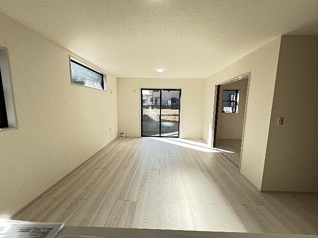 キッチンからリビングが見渡せ、お料理中もご家族の様子を見守れます