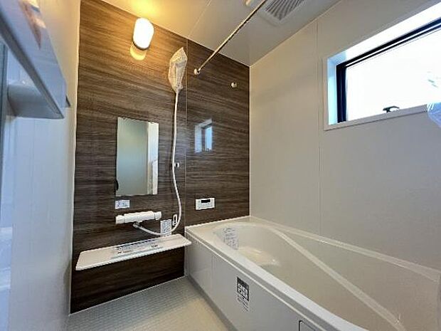 スタイリッシュな浴室で1日の疲れをゆったり癒されるのもいいですね。