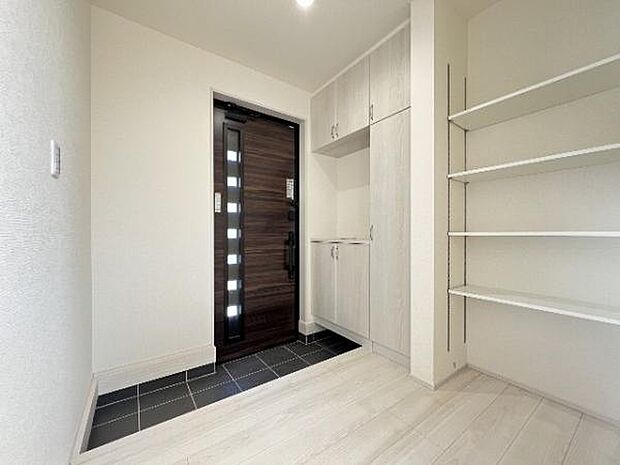 いつも気持ちよくご家族を迎えられる玄関です。