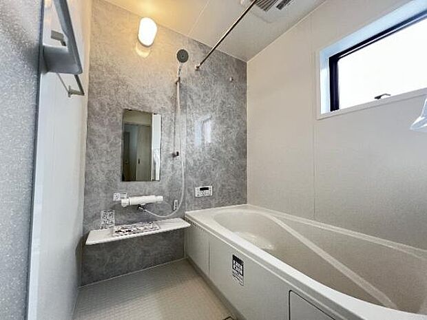 スタイリッシュな浴室で1日の疲れをゆったり癒されるのもいいですね。