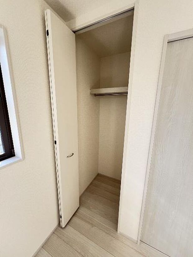 中の物を確認しやすく、取り出しやすい収納スペース。お部屋を広々とお使いいただけます。