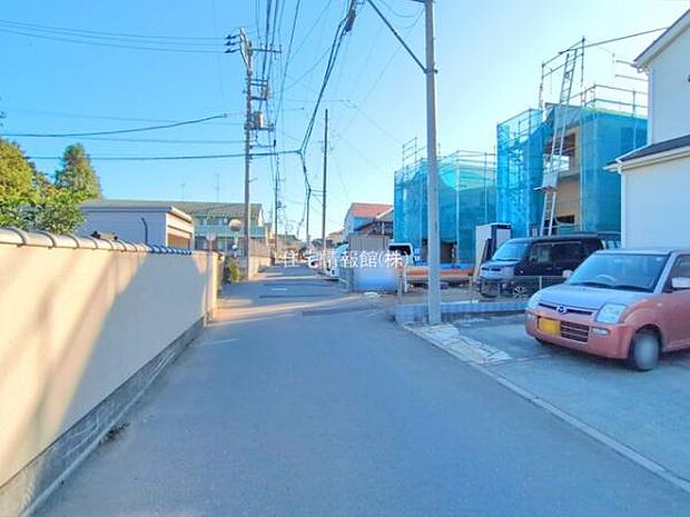 前面道路を含めた現地写真です。