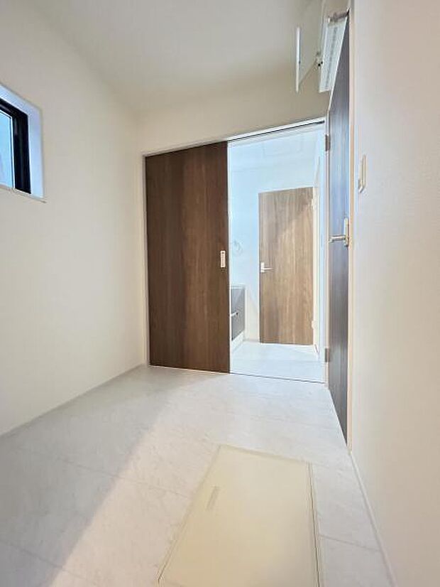 脱衣所は小さなお子様がいるご家庭にも重宝されます。