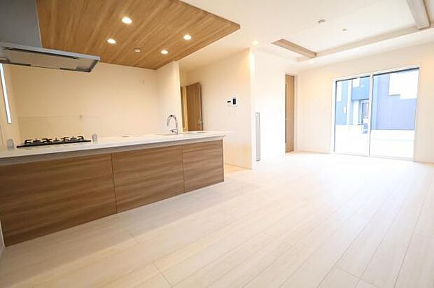 家族団らんの場所としてゆったりと居心地の良いリビングです。