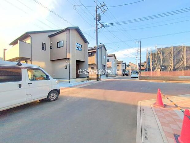 前面道路を含めた現地写真です。