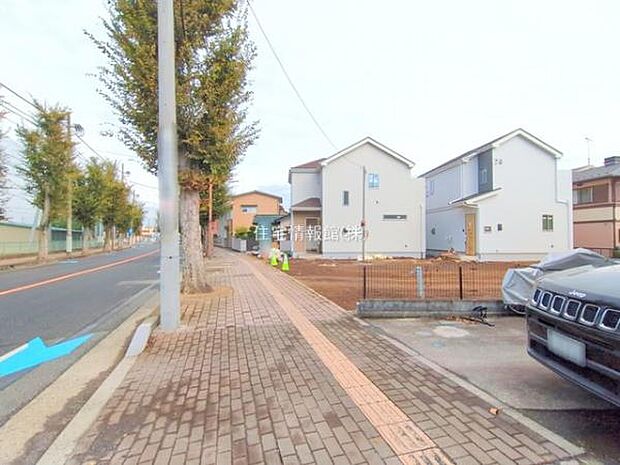 前面道路を含めた現地写真です。