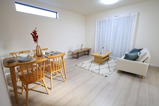 リビングダイニングになります。ご家族そろっての素敵な空間になりそうですね。