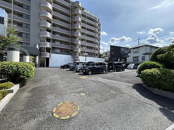 駐車場ももちろん完備しておりますのでお車所有の方にも心強いです。