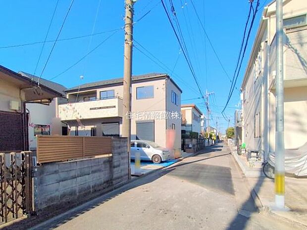 前面道路を含めた現地写真です。