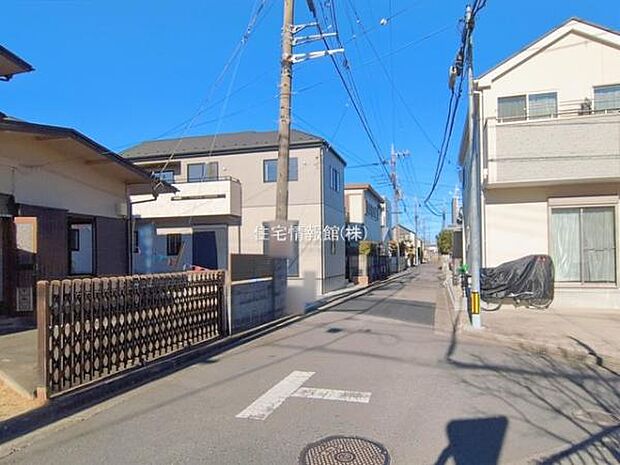 前面道路を含めた現地写真です。