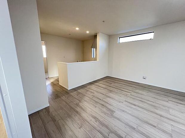 リビングダイニングになります。ご家族そろっての素敵な空間になりそうですね。