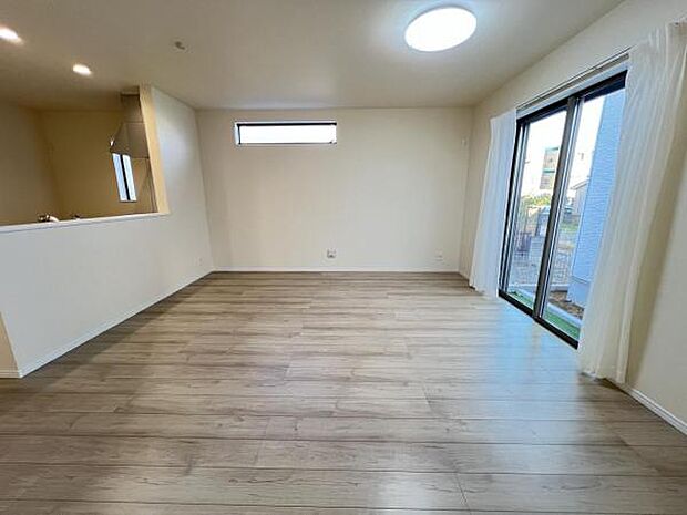 家族団らんの場所としてゆったりと居心地の良いリビングです。