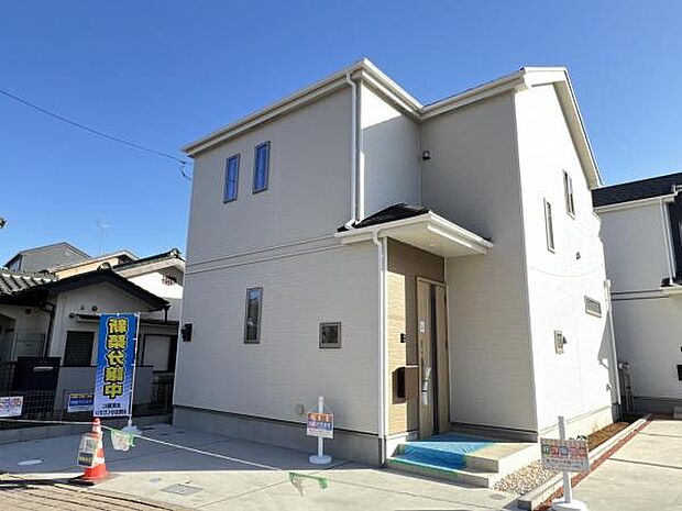 駐車場ももちろん完備しておりますのでお車所有の方にも心強いです。