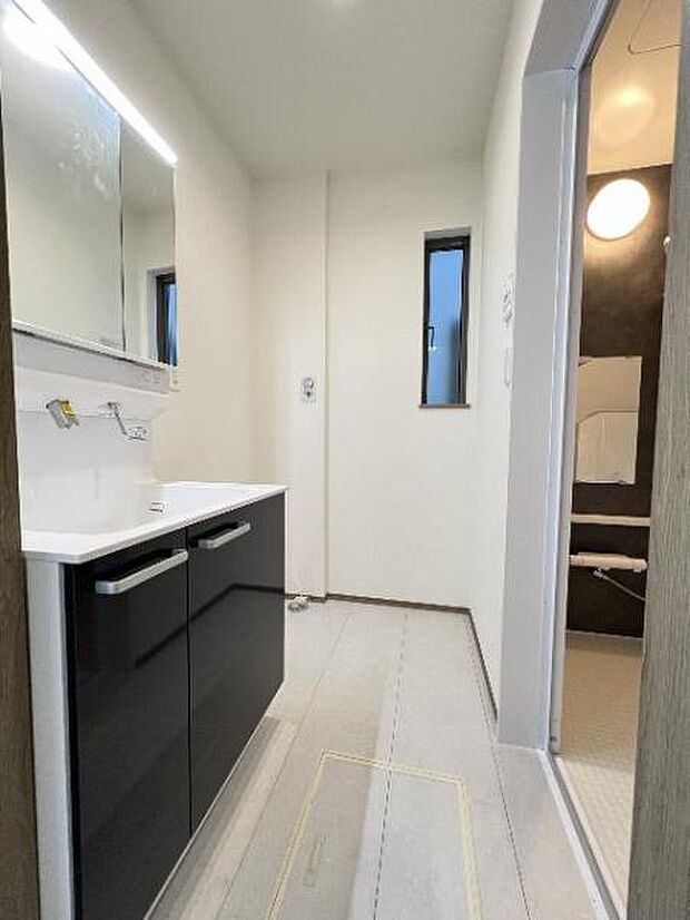 快適で清潔感がある脱衣スペースです。