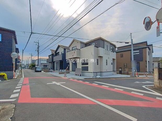 前面道路を含めた現地写真です。