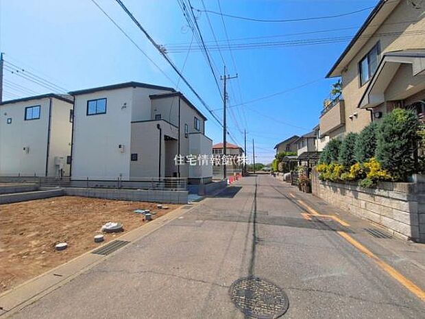前面道路を含めた現地写真です。