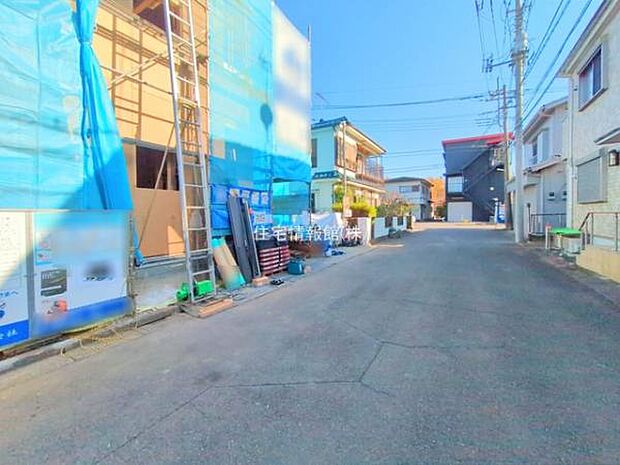 前面道路を含めた現地写真です。