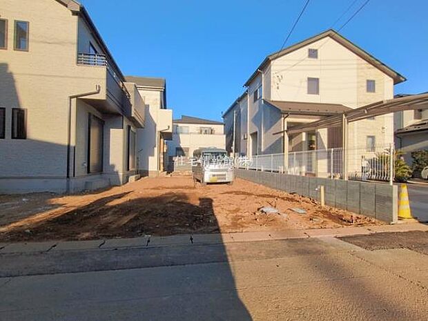 前面道路を含めた現地写真です。